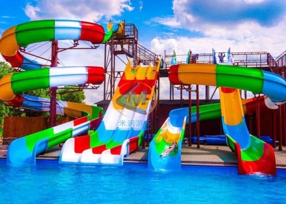 Goede prijs. Aangepaste glasvezel waterpark glijbaan met warm gedompeld gegalvaniseerd staal en aanpasbare hoogte voor gebruik binnen en buiten online