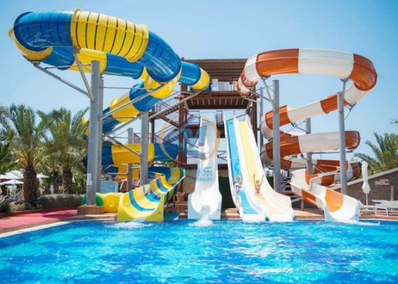 Bon prix Toboggan aquatique en fibre de verre sûr avec matériau galvanisé à chaud en ligne