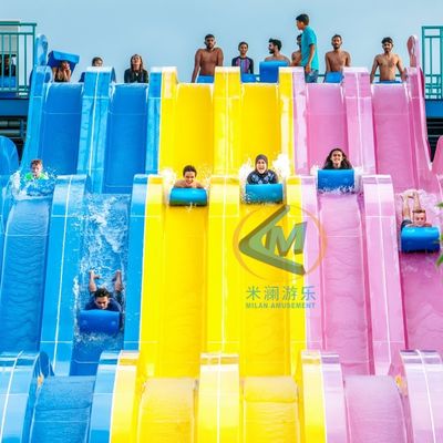 Bom preço Material de fibra de vidro Slide aquático de corrida com aço galvanizado a quente e vida útil de 12 anos para parques aquáticos on-line