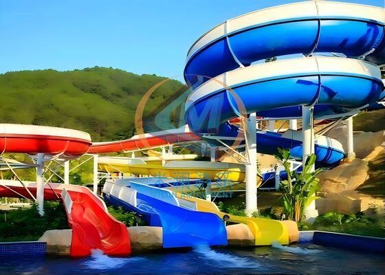 Bon prix Glissière d'eau courbe de grande capacité et durable pour parc aquatique en ligne